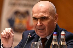 Bolojan, cu mandatul pe masă