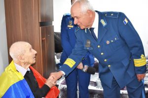 Veteran de război din Bacău, sărbătorit la 105 ani: Neculai Scorţaru, omagiat la Ardeoani