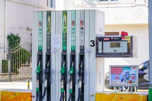 O nouă scumpire a carburanţilor: în Oradea, motorina depăşeşte 9 lei la toate staţiile. Ministrul Finanţelor: „Sunt creşteri spectaculoase”