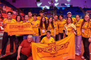 FOTO! Echipa BrickBot din Focşani, calificată la Campionatul Mondial de Robotică din SUA: „Avem nevoie de dumneavoastră! Orice contribuţie contează!”