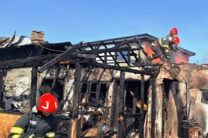 Casă distrusă de flăcări la Gologanu
