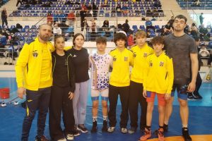 Medalii pentru sportivii de la Liceul cu Program Sportiv Bihorul Oradea la Finala Campionatului Naţional U15 de lupte