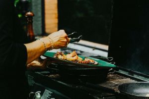 Aştepţi vremea de grătar? Iată cum îl alegi pe cel care ţi se potriveşte