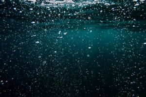 Piscina la negru de pe bulevardul Mamaia: Un cunoscut hotel din Constanta a cerut intrarea in legalitate