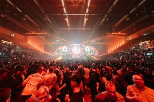 Petrecerea „Nostalgia” revine pe 21 martie la Oradea Arena: „O reîntoarcere în discotecile copilăriei şi adolescenţei”