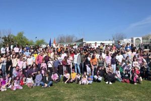 Peste 450 de participanţi au sărbătorit Holi – Festivalul Indian al Culorilor – la Timişoara