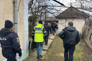 Caz grav în judeţul Botoşani! O femeie şi-a lovit soţul cu sapa în cap. Botoşăneanul este în stare foarte gravă