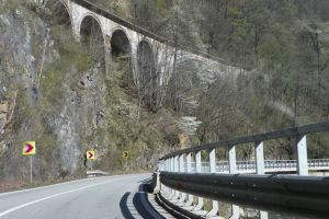 Nostalgii de primăvară – Tărâmul unde istoria se împleteşte cu spiritualitatea – Defileul Jiului