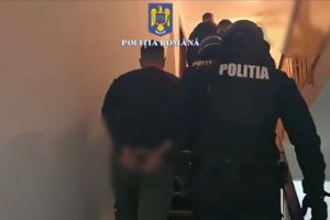 A uitat borseta cu buletinul şi a ajuns după gratii – Povestea tânărului care a dat-o în bară la jaf