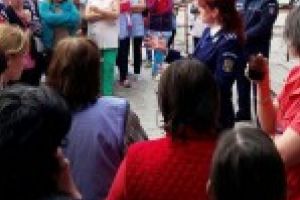 Daca e marti, politistii vorbesc femeilor