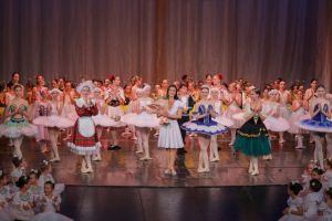 VIDEO. 12 ani de pasiune pentru arta dansului: Școala de Balet Denisse a crescut generaţii de tineri artişti