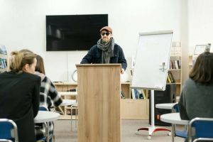 Conferinţă despre incluziunea studenţilor cu dizabilităţi şi accesul pe piaţa muncii, organizată de studenţi de la UVT