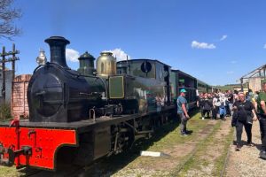 Se strâng bani pentru refacerea peronului mocăniţei din gara Cornăţel: s-au stabilit şi preţurile şi programul curselor din 2026