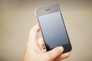 Tehnologia care salveaza vieti: Ghid rapid pentru utilizarea functiilor de urgenta pe iPhone si Android