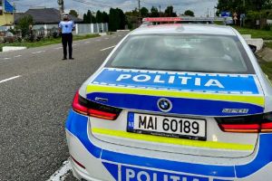 Bacău: Urmărire în trafic şi accident cu trei răniţi, provocat de un şofer fără permis