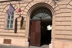 Un profesor de la un centru de formare din Timişoara, trimis în judecată pentru luare de mită de la cursanţi