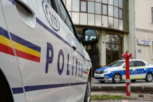 A turnat benzină pe câinele vecinului şi i-a dat foc! Tânăr de 27 de ani din Bihor, reţinut pentru uciderea animalelor