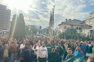 Mobilizare în minerit: Un sicriu şi 1.000 de candele! Reacţia CEO