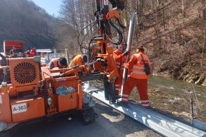 Parapete metalice de protecţie, montate pe DN 17C între Fiad şi Romuli