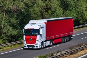 Furt ca-n filme pe o autostradă: 15 tone de jeleuri  ”evaporate” în plină zi