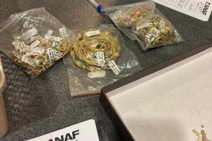 ANAF Antifraudă confiscă peste 32 kg de bijuterii din aur şi argint, în valoare de peste 12 milioane lei, în Bacău
