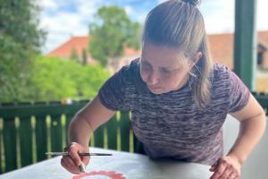 Lăzi de zestre şi secrete pictate. Zita Kiss, păstrătoarea comorilor transilvănene