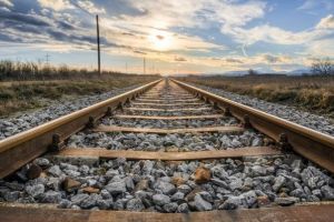 Accident mortal la Bistrita! Femeie de 58 de ani, lovita de tren la o trecere feroviara