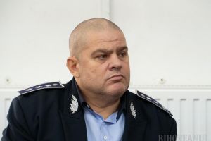 Permis pentru tupeu: Fostul şef de la Înmatriculări, judecat pentru şpăgi, se dă în spectacol şi ca examinator auto