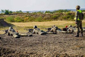 Sibienii cu terenuri lângă poligonul Poplaca, avertizaţi: acces interzis în timpul tragerilor şi exerciţiilor