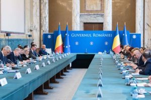 Ședinţă decisivă pentru buget. PSD ameninţă cu boicotul, PNL şi USR nu cedează, iar AUR înclină balanţa