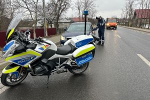 FOTO & VIDEO Pericol pe şosea! A făcut o manevră periculoasă, dar a dat nas în nas cu poliţia. Botoşăneanul plăteşte scump pentru asta