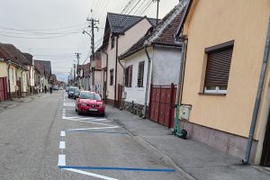 A început refacerea marcajelor de parcare de pe mai multe străzi din Sibiu: una finalizată, urmează alte cinci / foto