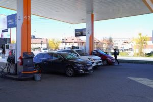 Benzina şi motorina la benzinăriile din Sibiu: preţul a sărit de 10 lei pe litru la mai multe staţii din oraş