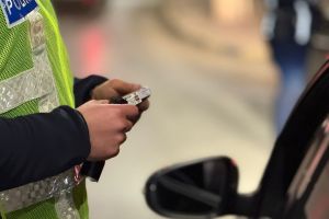 Cât de beat a urcat un botoşănean la volan. Le-a dat etilotestul peste cap poliţiştilor