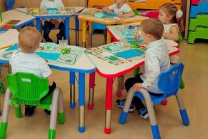 Copiii trebuie reînscrişi la grădiniţă sau creşă pentru a rămâne în aceeaşi unitate şi în anul şcolar următor