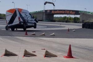 Șoferii din Sibiu invitaţi să înveţe gratuit cum să conducă mai sigur: Titi Aur vine la eveniment