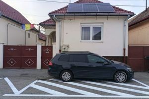 Sibieni nemulţumiţi că Primăria a marcat locurile de parcare pe strada lor: „Nu mai am loc în faţa casei” / foto