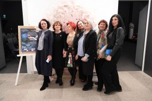 Mihaela Băbuşanu şi-a lansat volumul bilingv „Interstelar / Interstellar” în context aniversar şi a primit distincţii pentru contribuţia culturală şi socială