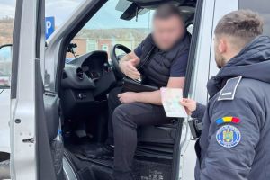 Bărbat prins de poliţiştii din Botoşani cu un permis de conducere fals