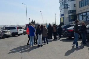 FOTO+VIDEO. Tragedie in Portul Midia: Familiile celor trei marinari disparuti fac declaratii - Suntem in fata la ANR pentru a ii convingem sa intre dupa oameni