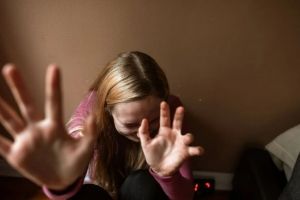 Recidivist periculos, trimis dupa gratii la Arad pentru viol. Victima, o minora de 15 ani, a ramas insarcinata