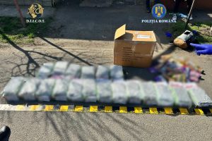 Tânără de 24 de ani, prinsă cu aproape 10 kilograme de canabis (VIDEO)