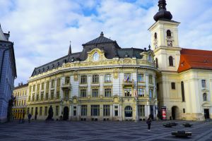 Primăria scoate la licitaţie serviciile de curăţenie pentru sediile administrative şi pasajele din Centrul Sibiului