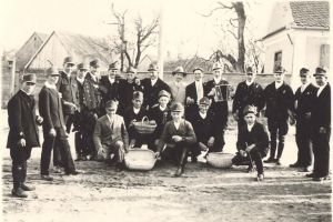 Tradiţia săsească ţinută vie în cartier: Turnişorul se adună din nou la „Jocul Ouălor de Paşti”