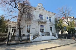 FOTO Mai mult decât un liceu, un monument! Clădirea din Botoşani din care a început excelenţa în educaţie