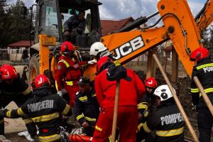 Muncitor înghiţit de pământ la Bascov: reţeaua de canalizare i-a devenit mormânt