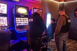 Un primar din judeţul Botoşani vrea să interzică jocurile de noroc