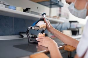 Importanţa tehnologiei moderne într-un laborator de tehnică dentară