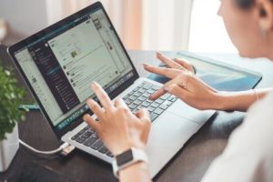 Reguli noi pentru protecţia consumatorilor în România. Cum vor fi schimbate contractele la distanţă