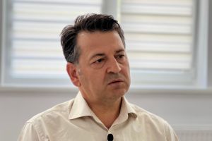 Octavian Dena, un manager greu de înţeles! Pacienţii spitalului din Caransebeş îşi cumpără medicamentele!